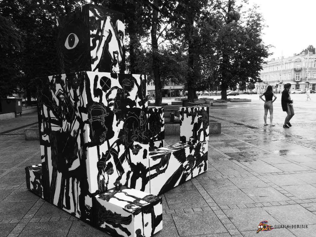 Dominik Cierpial cyclops art installation contemporary art modern art black and white graphic art instalacja artystyczna czarny i bialy artysta grafik